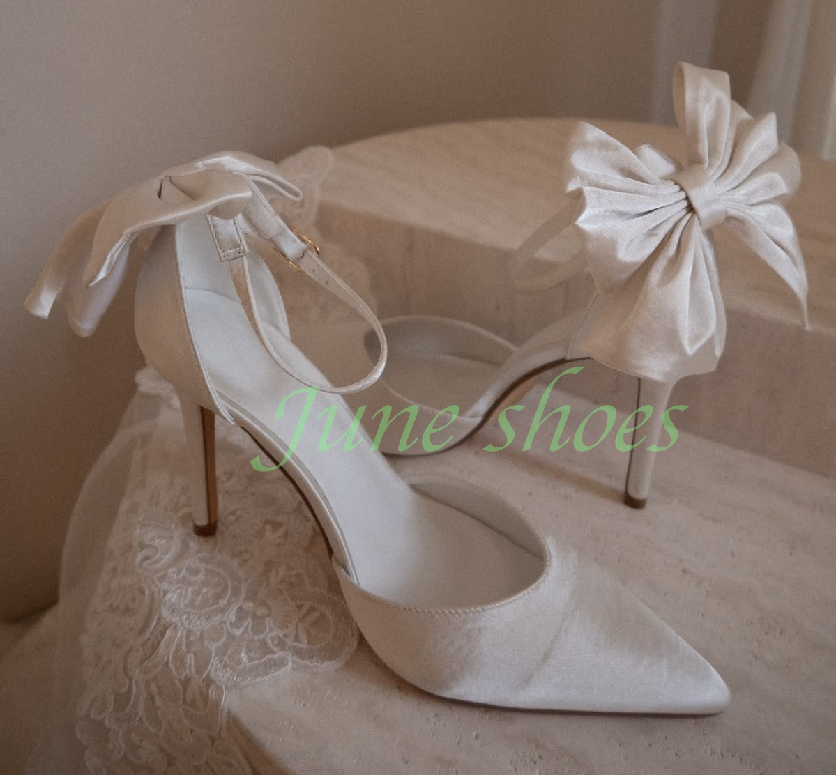 Satin Bow Tie - Dames Ivoor Satijn Puntige Teen Enkelbandje