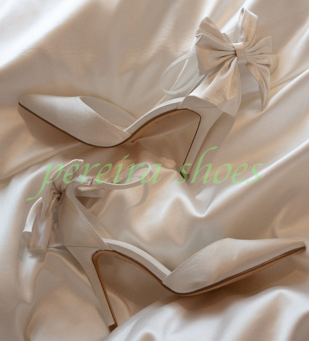 Dames Ivoor Satijn Puntige Tee - Satin Bow Tie recensie en prijs